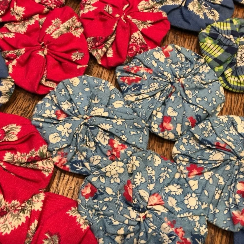 Antique Yo-yo Quilt, Suffolk Puff Coverlet Popcorn Quilt (appx 96”x90”)